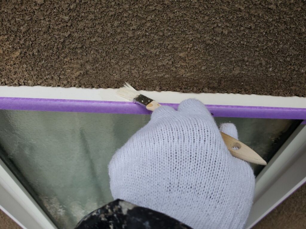 ブライマーを塗布している様子