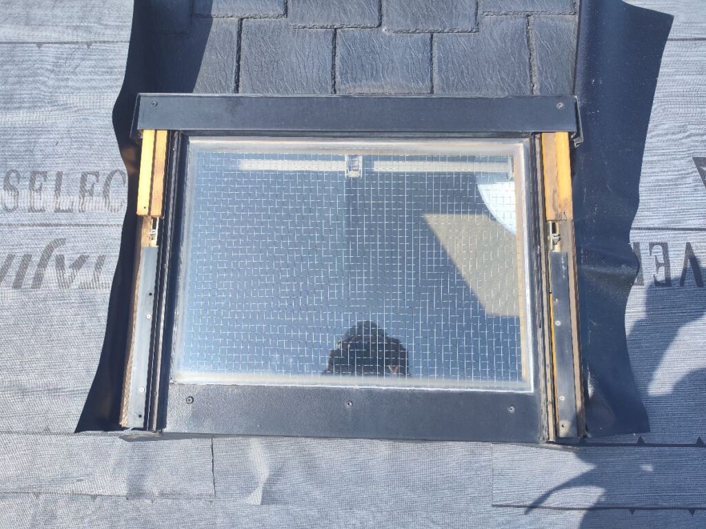 天窓の周りは、きちんと雨仕舞いします。