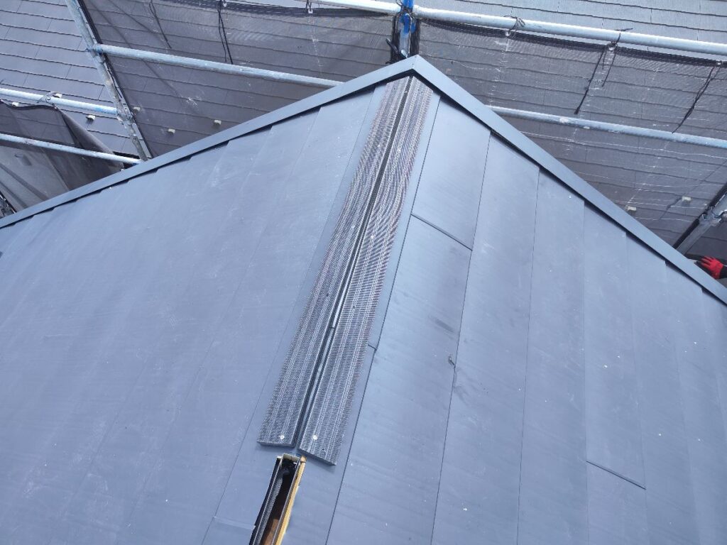 棟換気には樹脂製を使用。