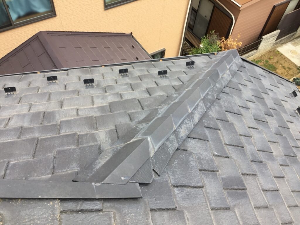 色あせた屋根の様子