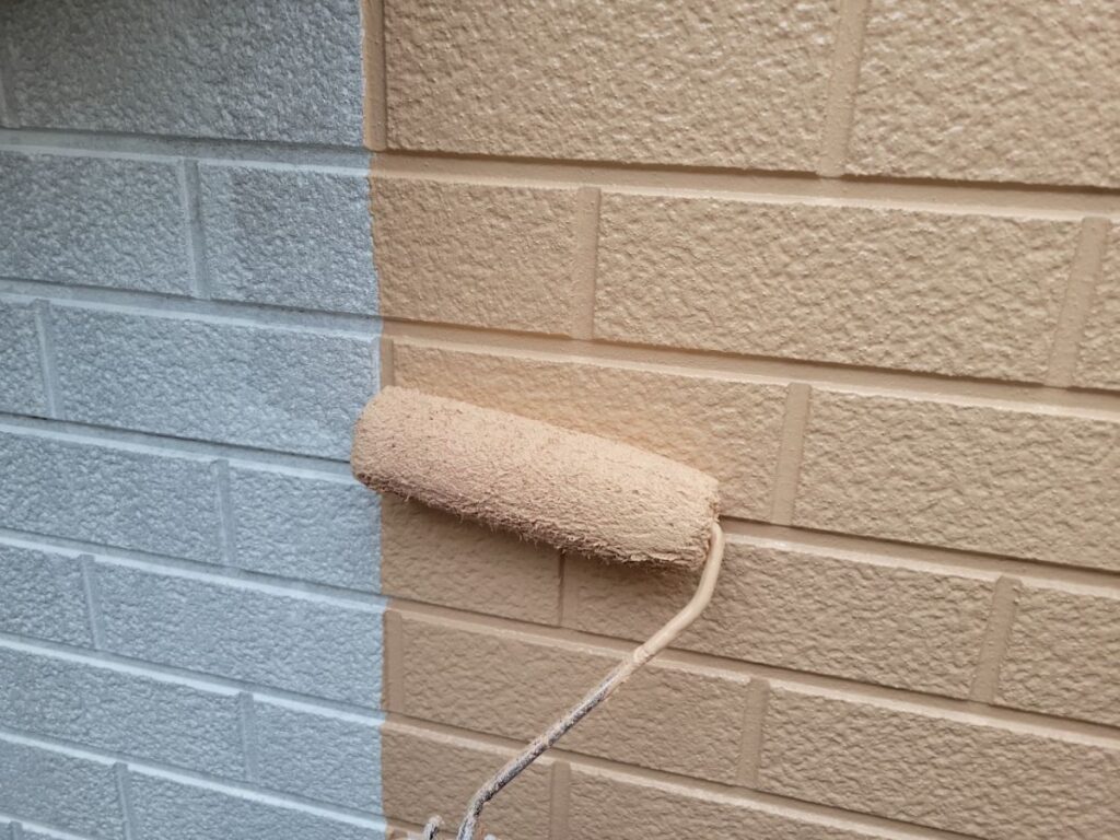 外壁の中塗りの様子