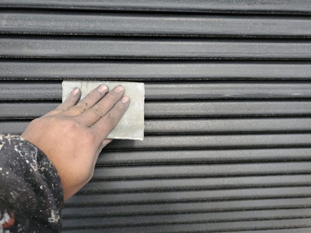 塗装前の雨戸のけれん