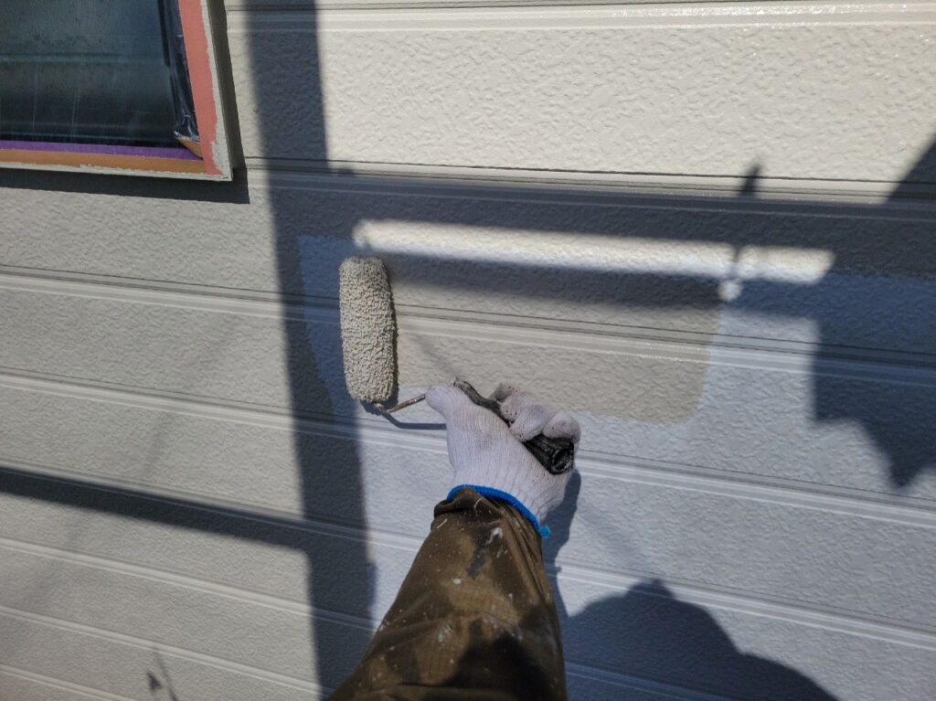 外壁塗装の中塗り