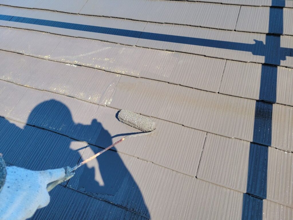 屋根塗装工事の様子