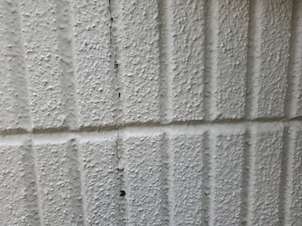 外壁のひび割れ