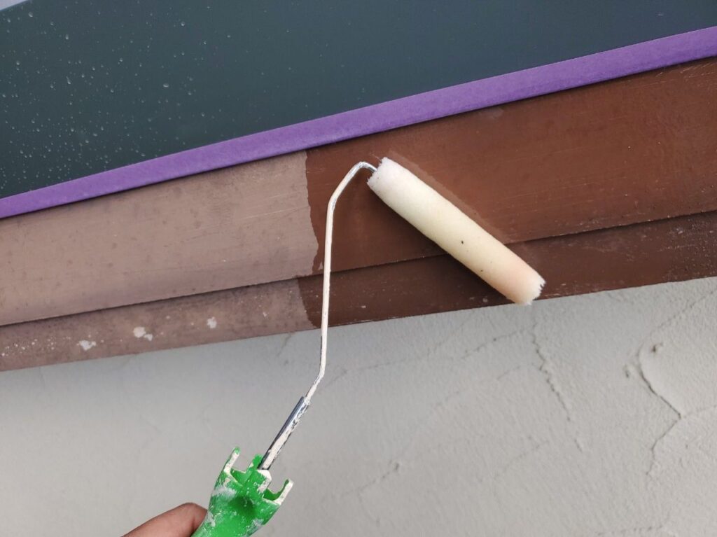 破風板の下塗り