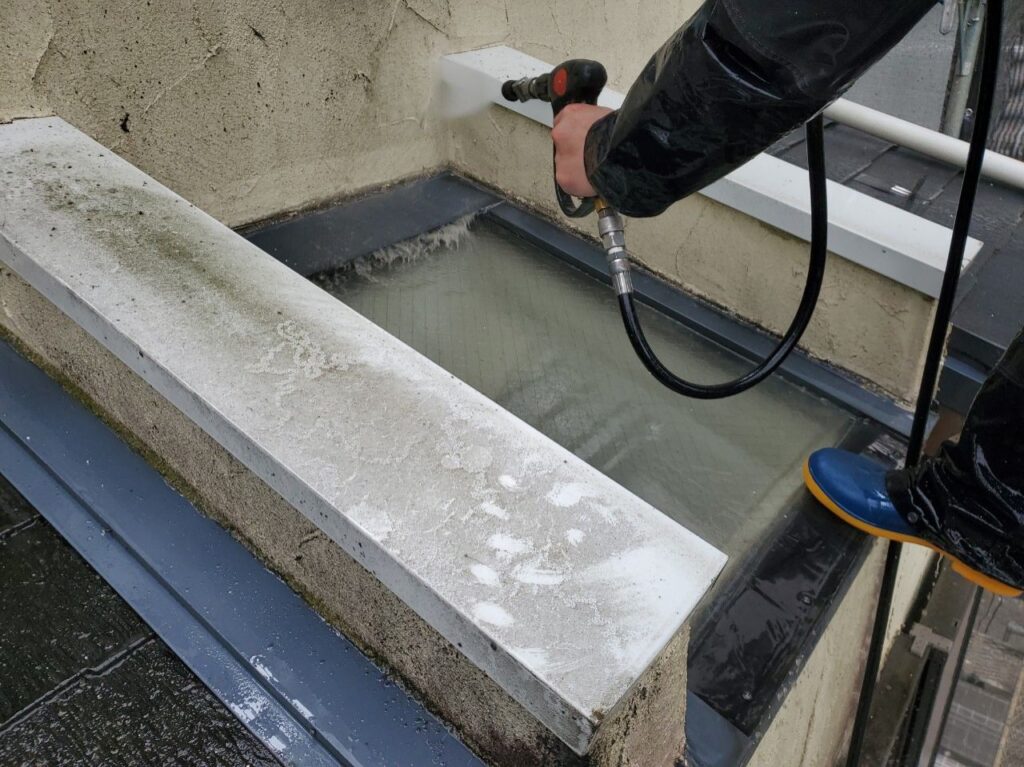 天窓の高圧洗浄