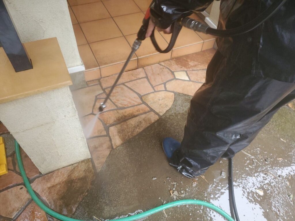 玄関ポーチの高圧洗浄