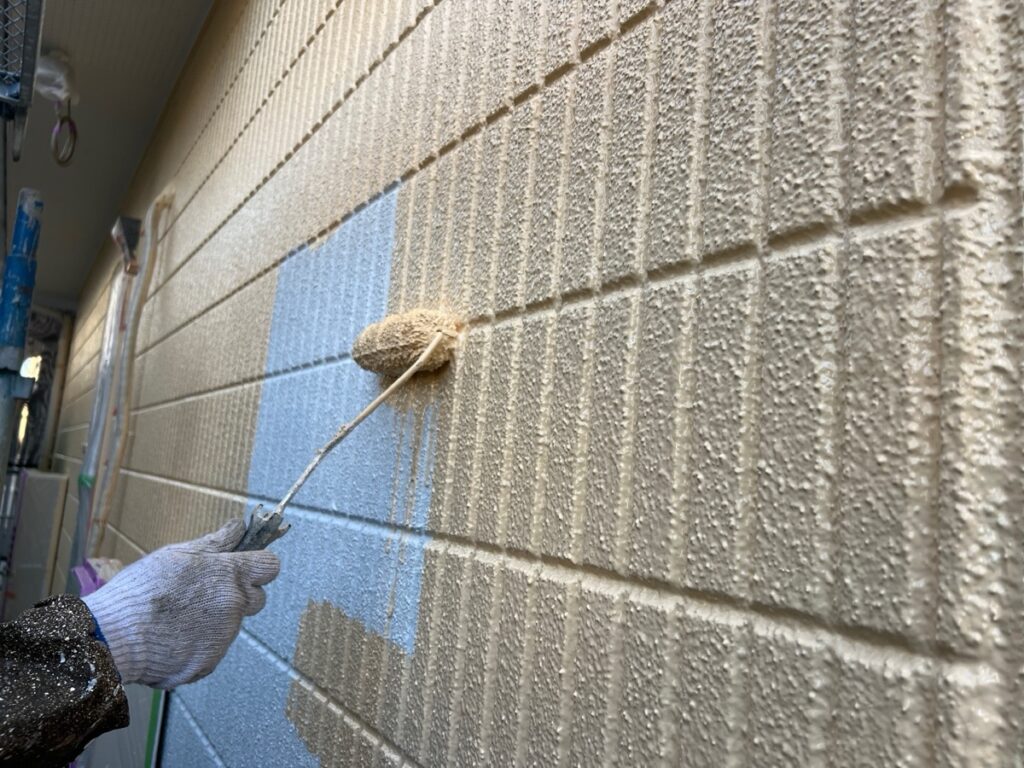外壁の中塗り