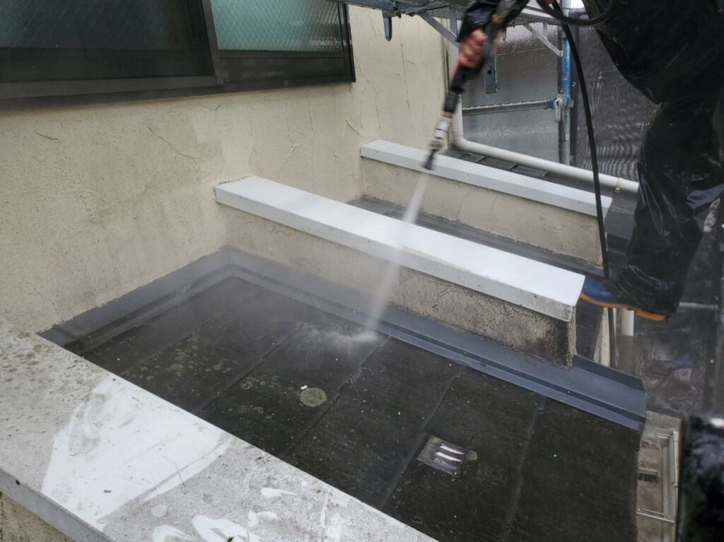 下屋の高圧洗浄