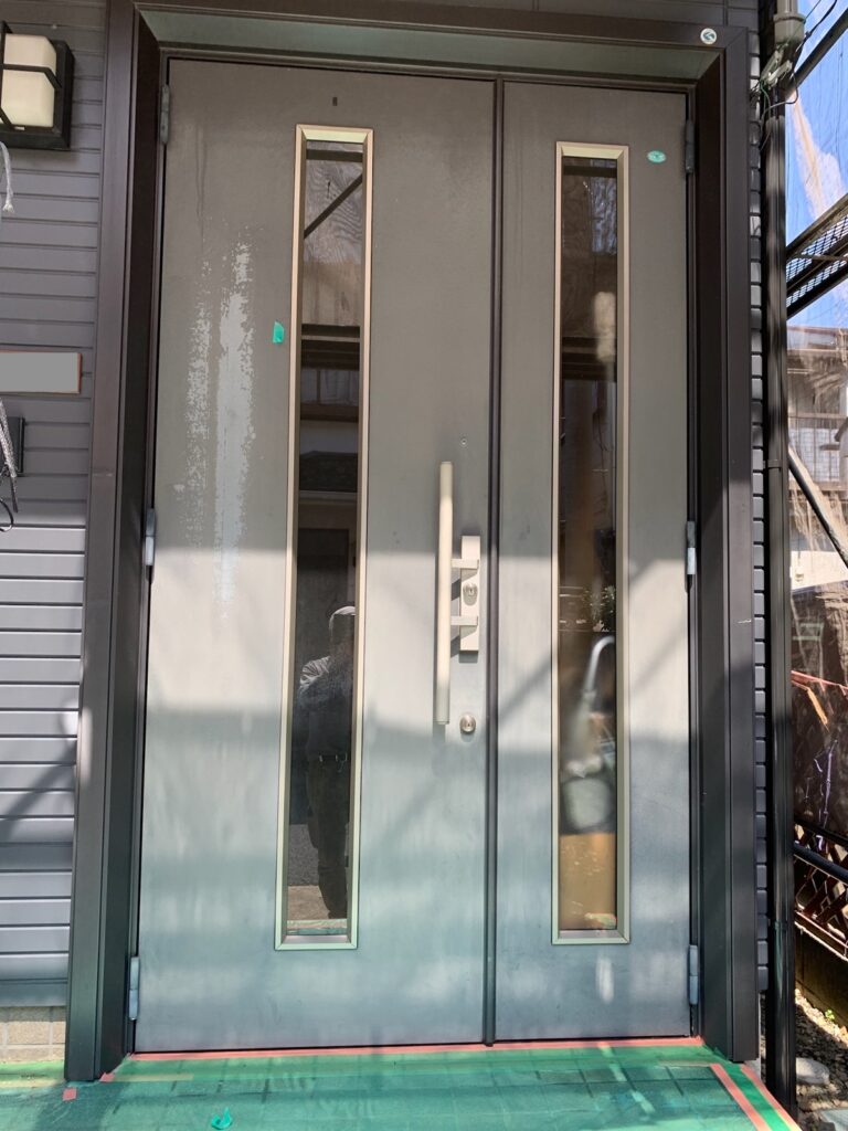 施工前の玄関ドアの様子