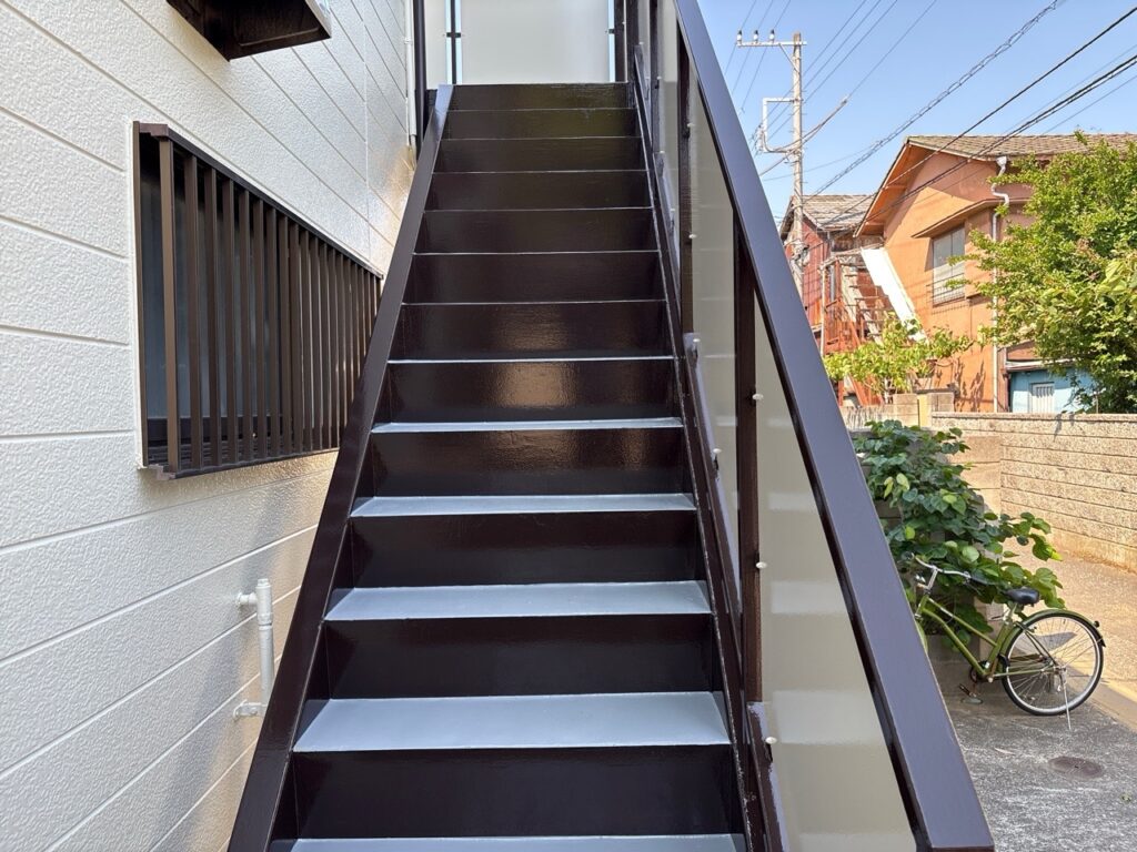 防錆塗装を施した階段