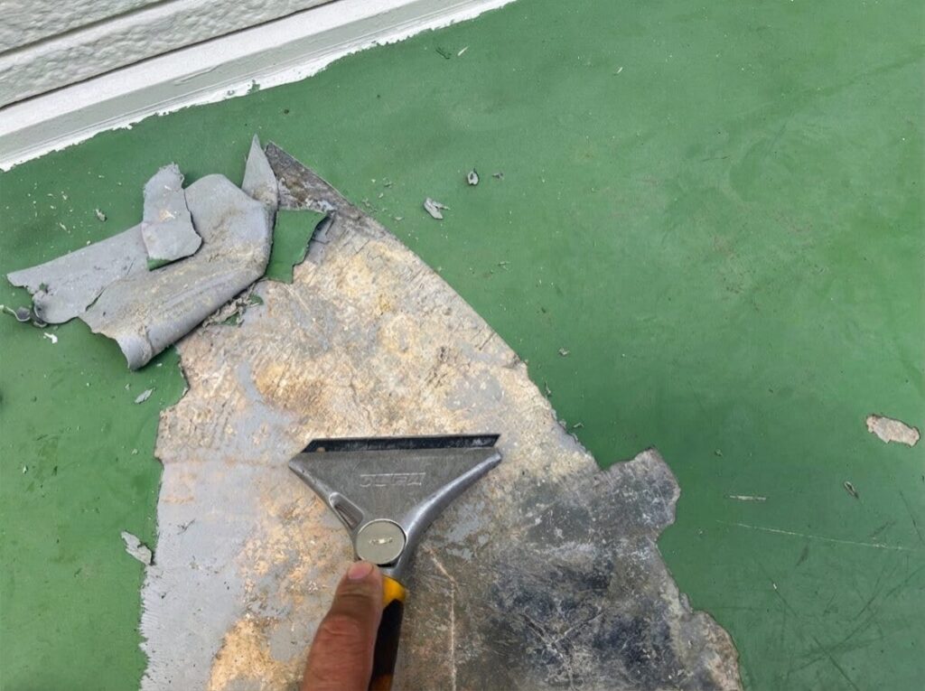 劣化した防水層の撤去