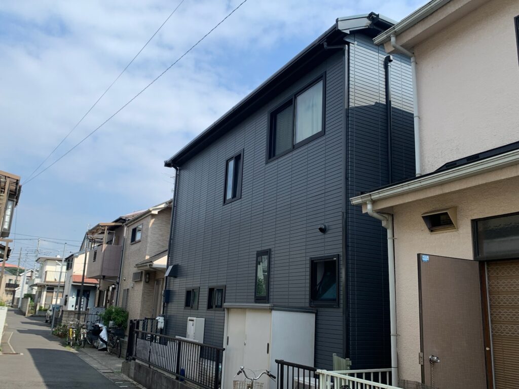 日本ペイント「パーフェクトトップ(ND013 5分艶有り)」で塗った外壁