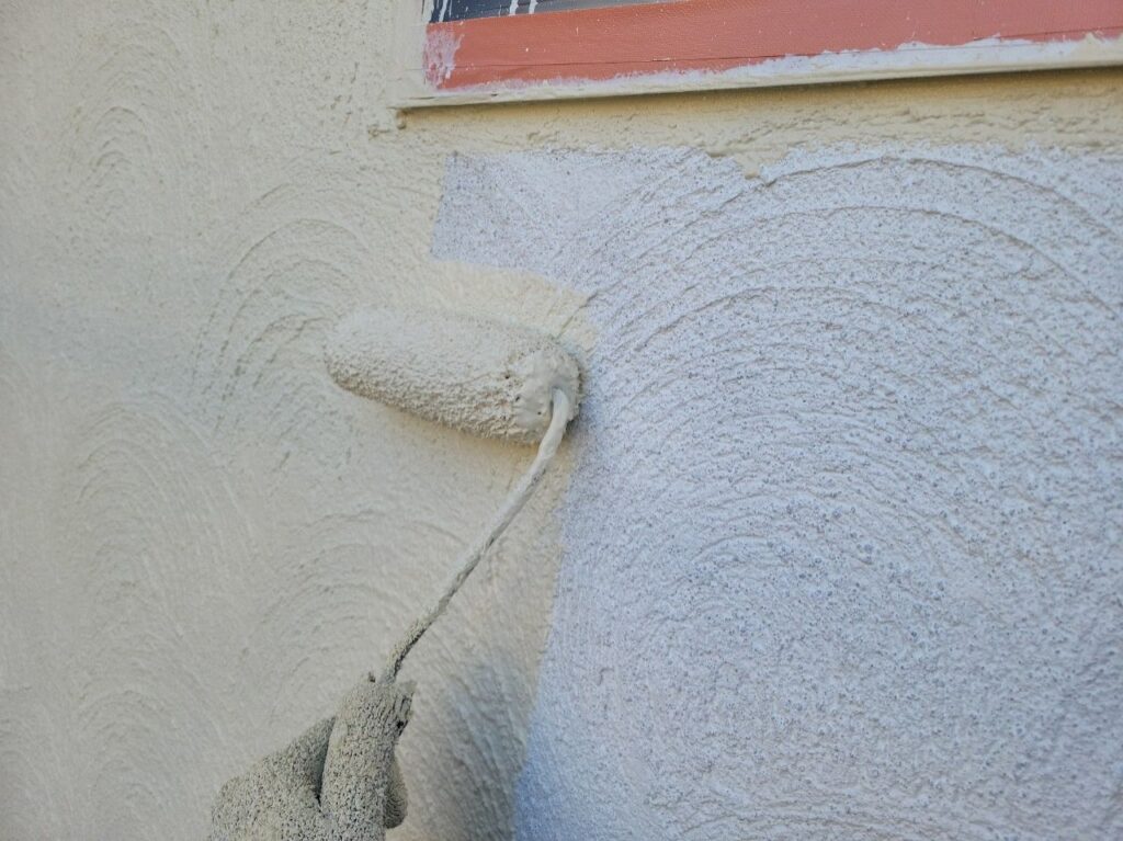 外壁塗装の中塗り