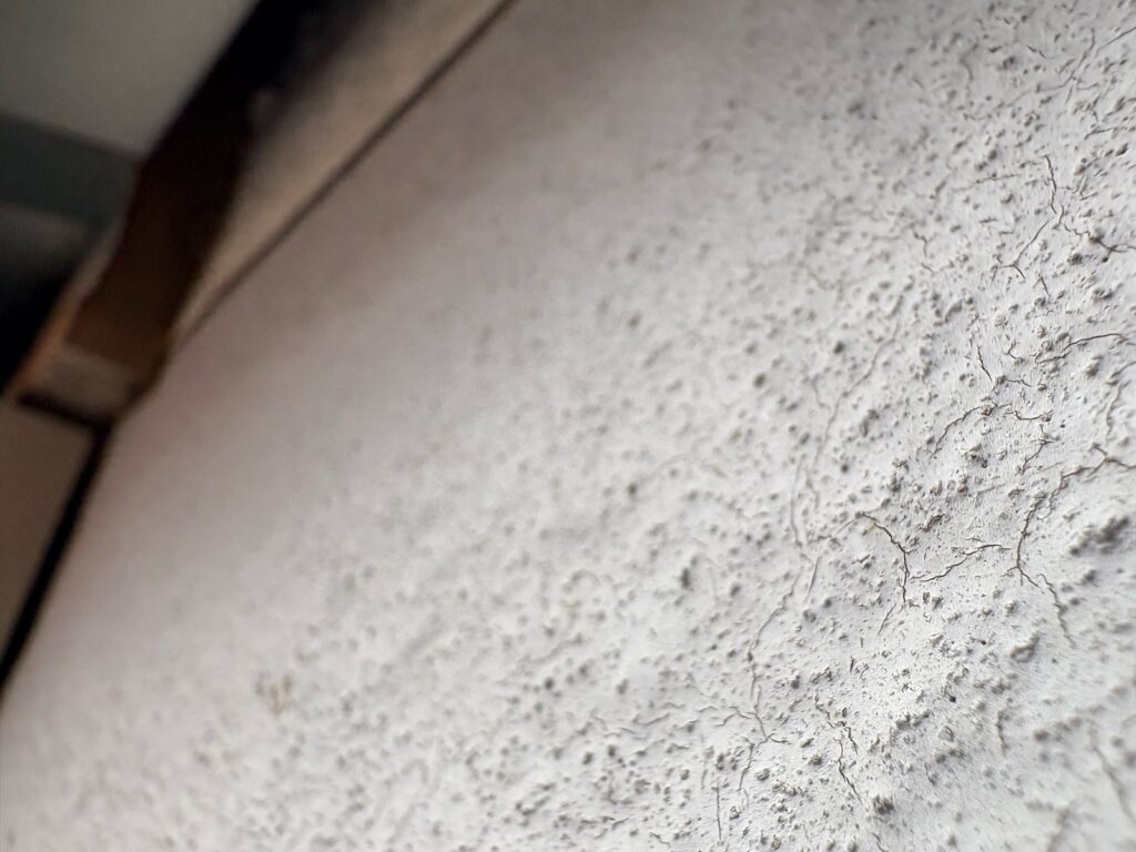 外壁のひび割れ