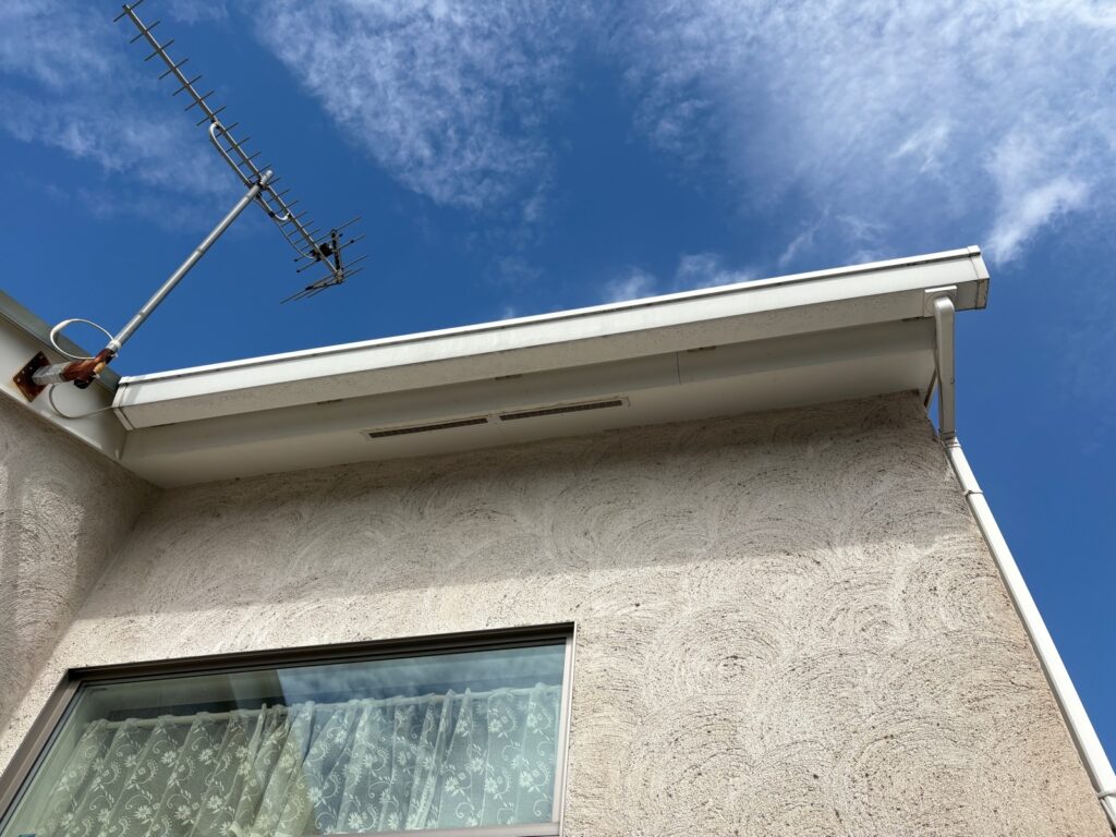 屋根の軒天換気口