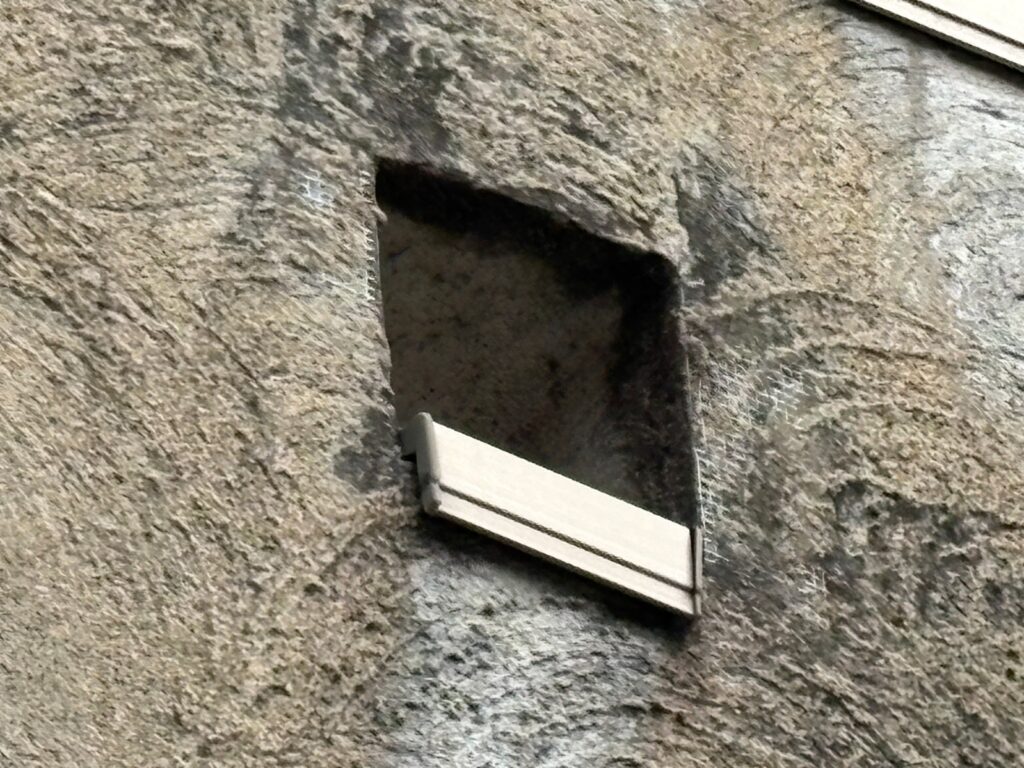 外壁の劣化している様子