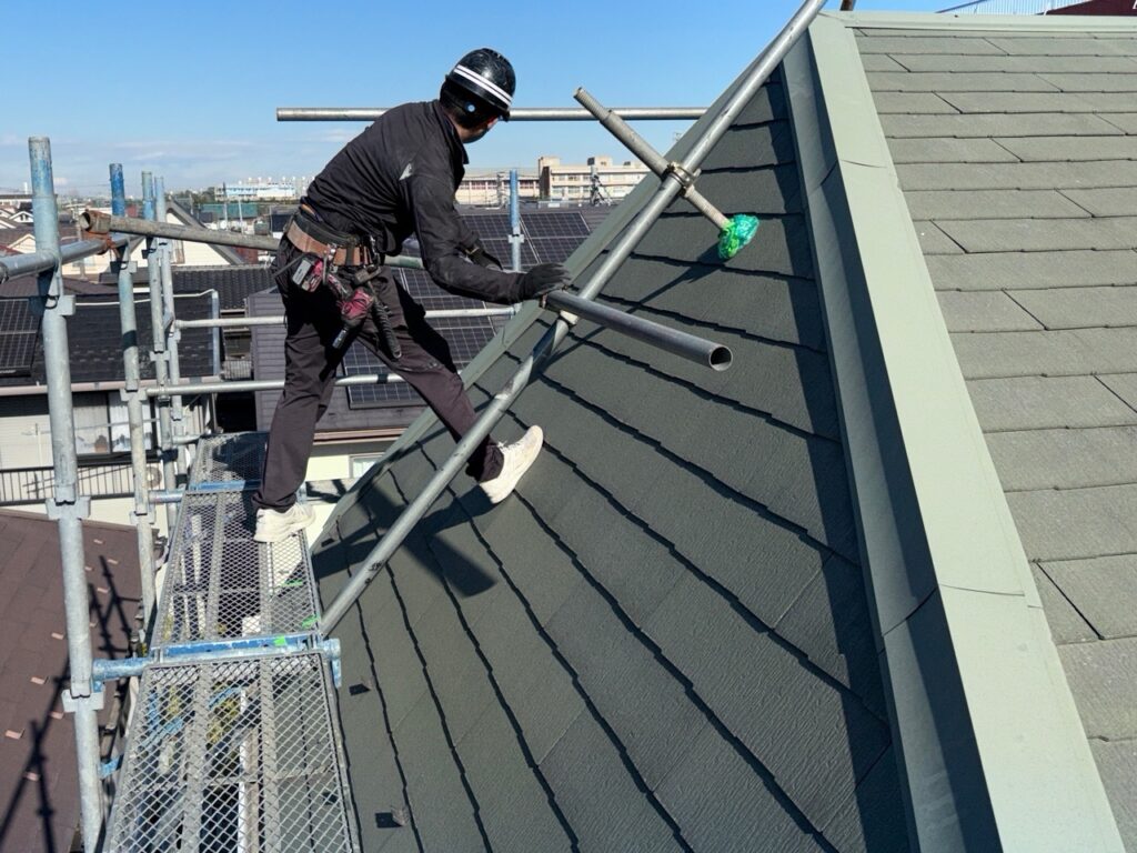 勾配屋根の足場の設置