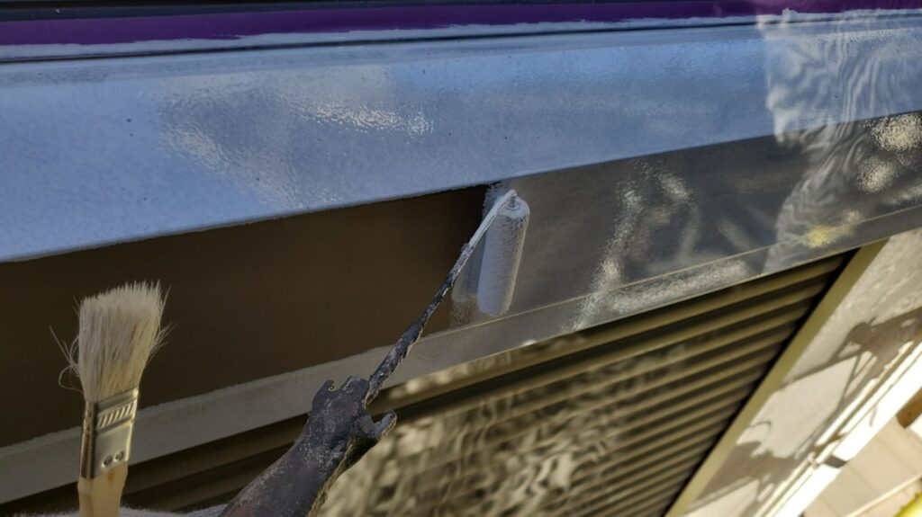 シャッターボックスのサビ止め塗装