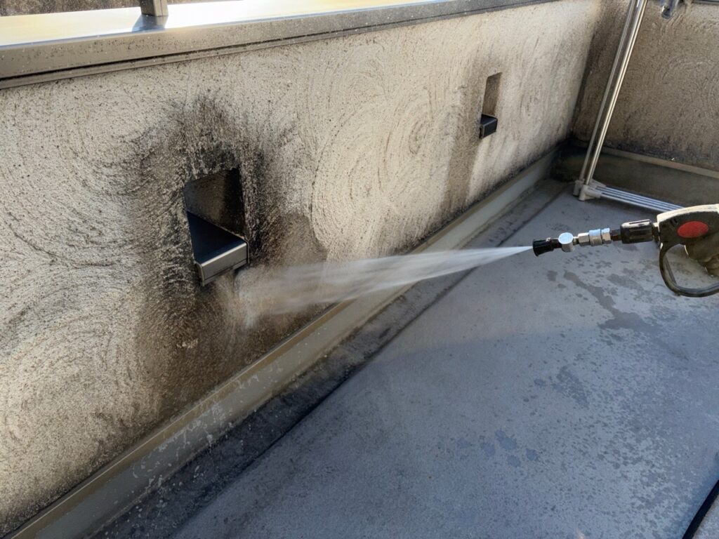 ベランダ内部の高圧洗浄