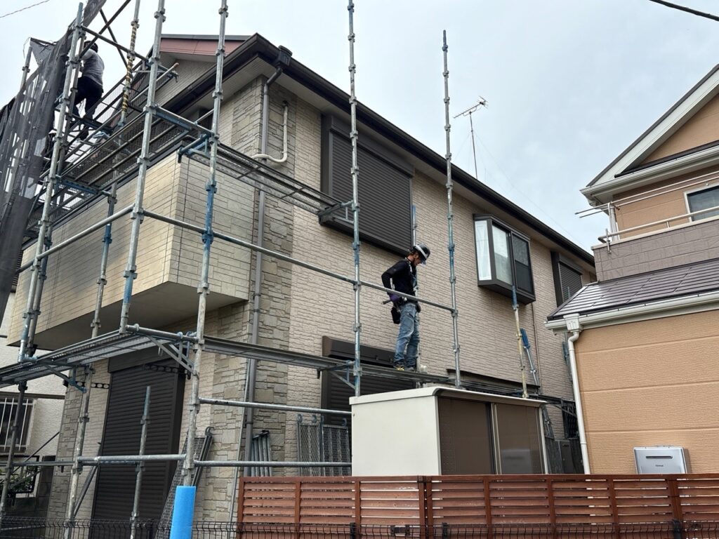 足場の設置／施工中