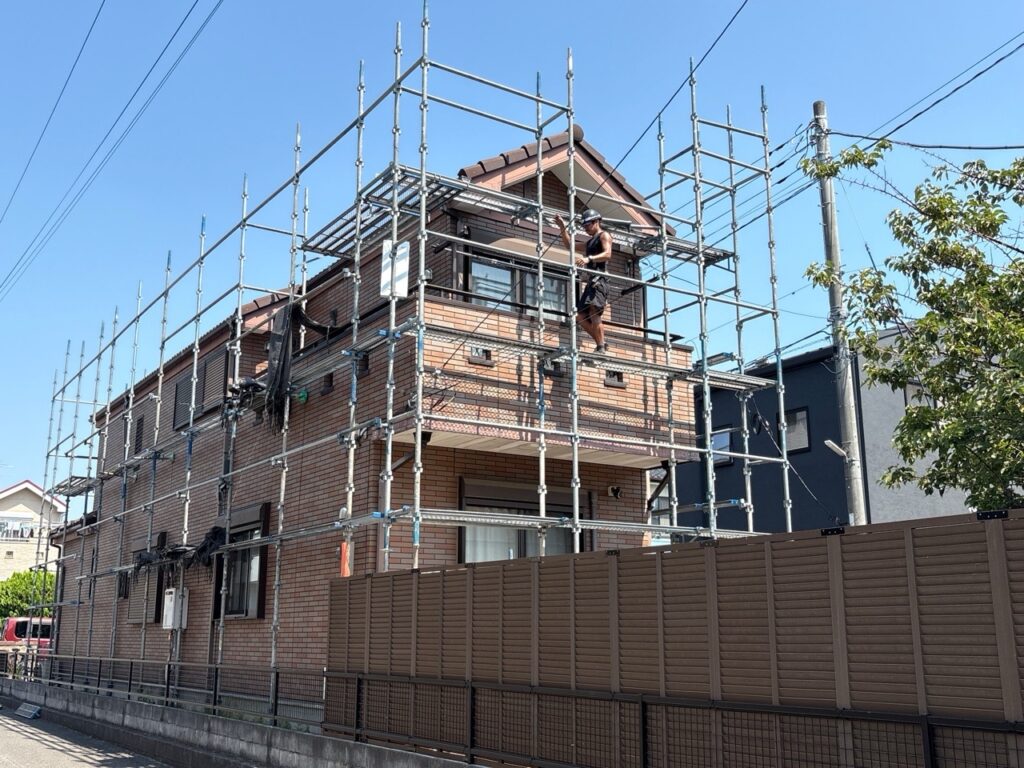 足場の設置／施工中