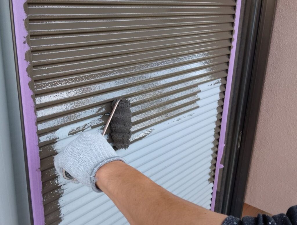 付帯部の塗装／雨戸／施工中