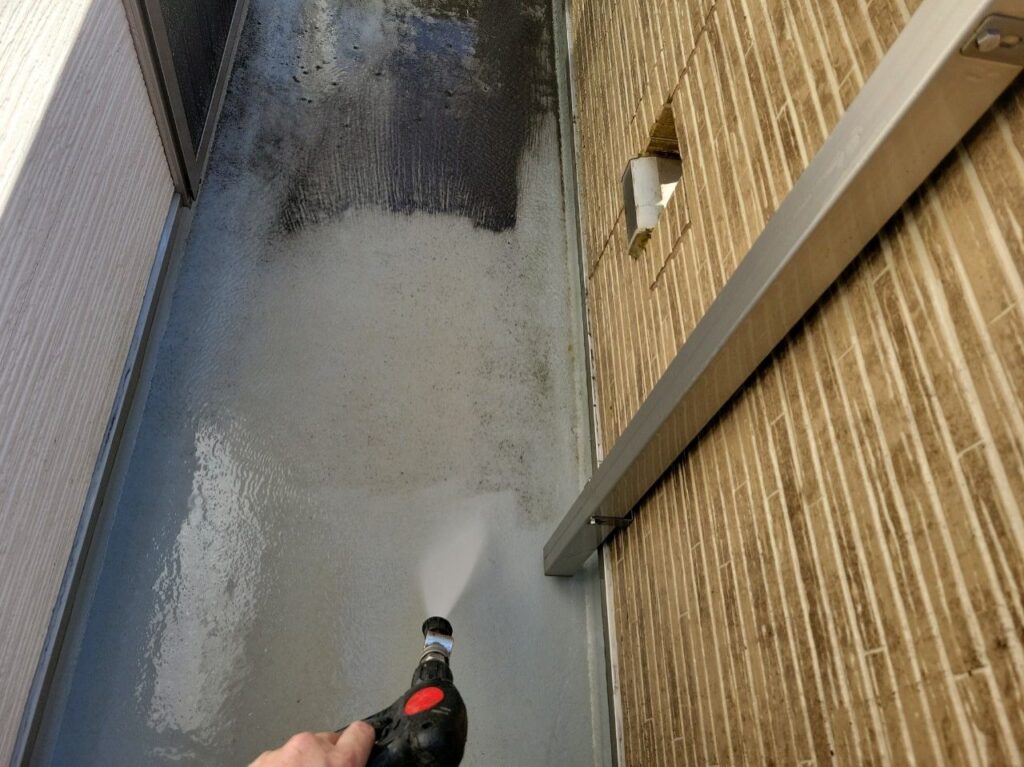 施工中　高圧洗浄