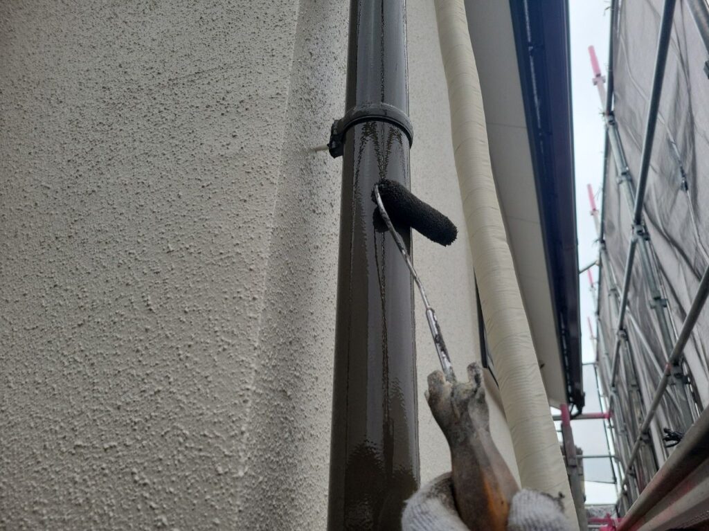 付帯部の塗装／雨樋／施工中
