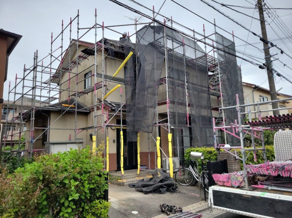 足場立て／施工中