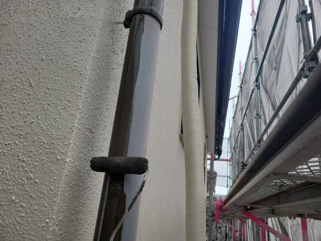 付帯部の塗装／雨樋／施工中