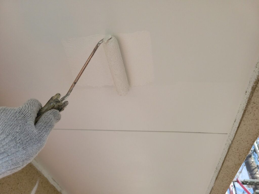 付帯部の塗装／軒天／施工中