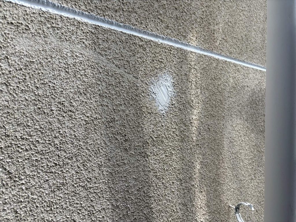 補修した外壁の欠け