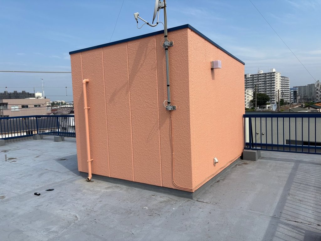施工前の塔屋の外観と屋根まわり